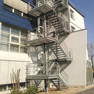Fluchttreppe am Bürogebäude Hentschke Bau GmbH